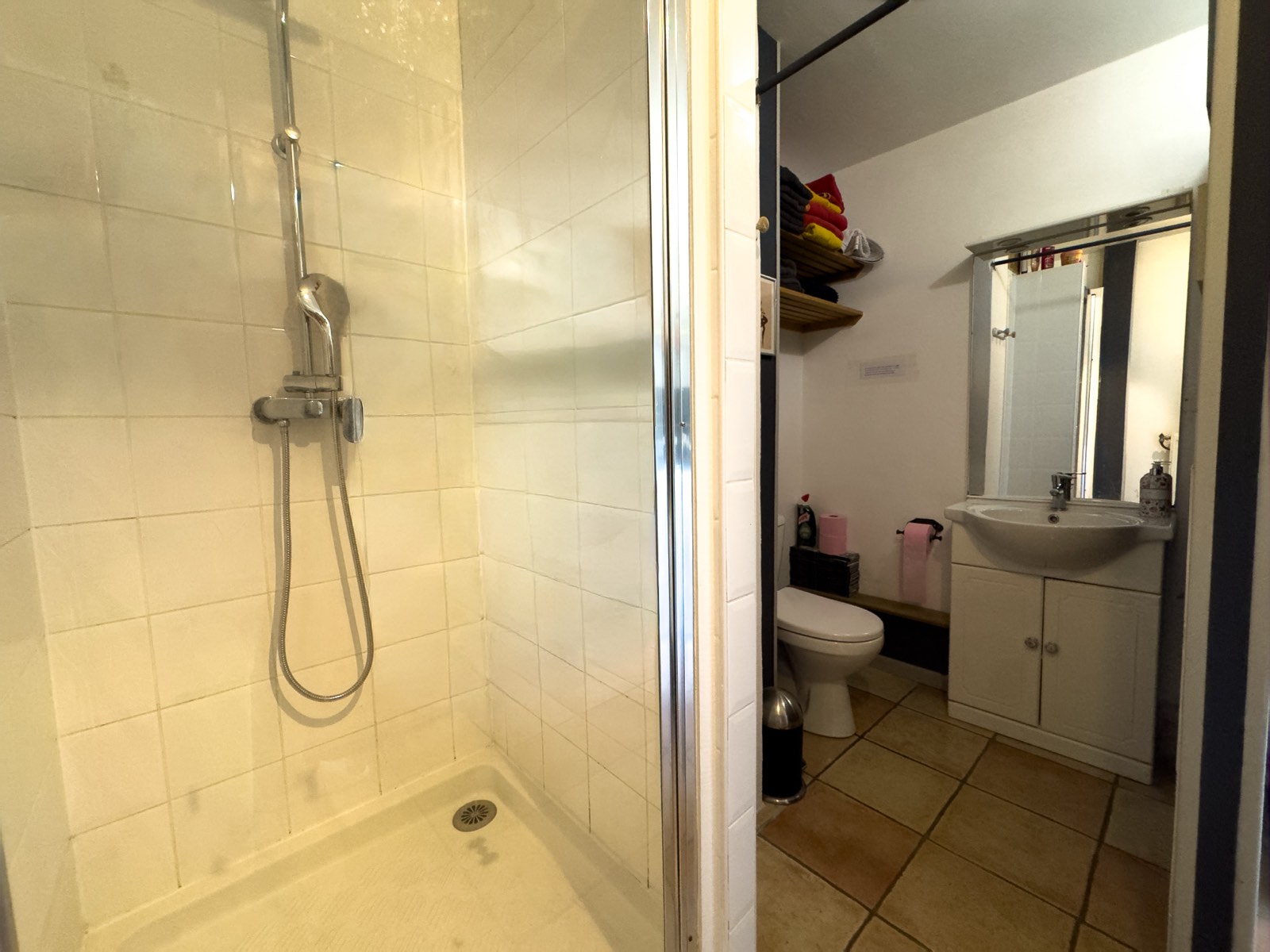 Badkamer met inloopdouche in vakantiehuis Moulin Noix