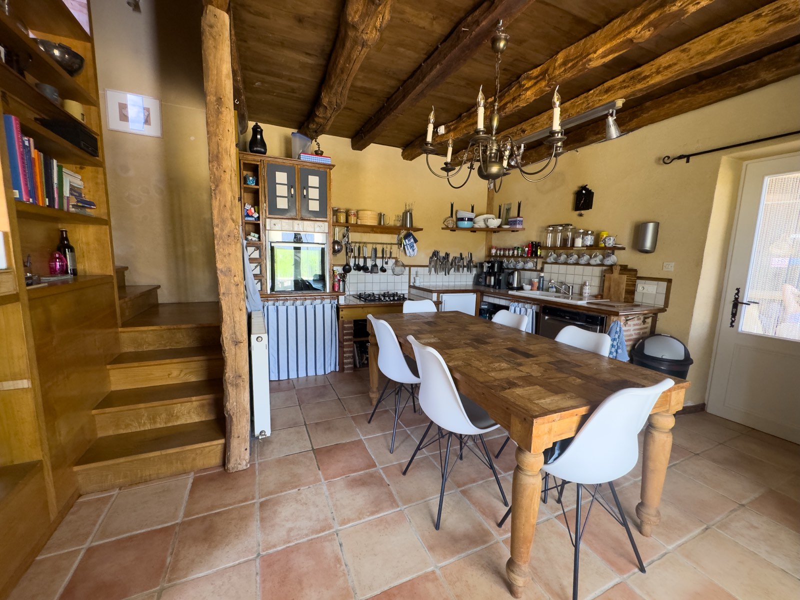 luxe vakantiehuis Dordogne · Open keuken op de begane grond
