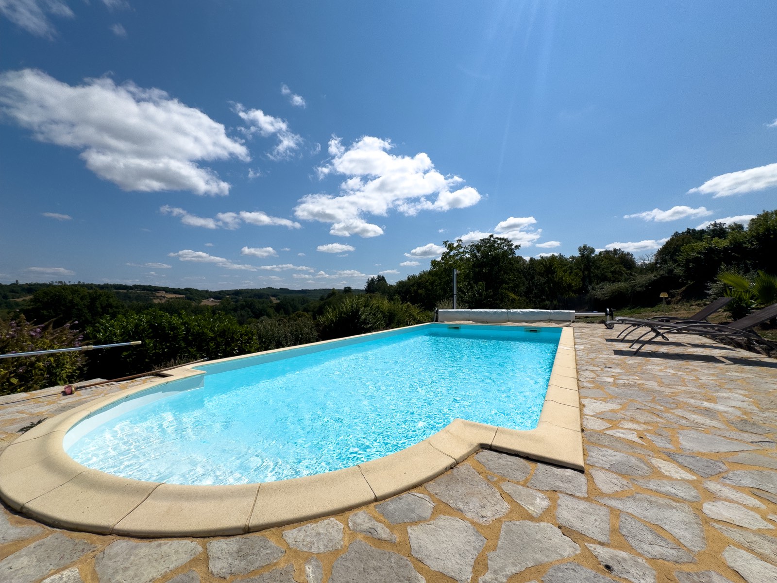 vakantiehuis Dordogne · Privé zwembad met uitzicht op de heuvels van de Périgord